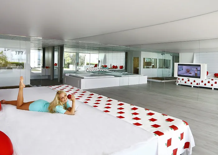 Adam & Eve - Adult Only 베렉